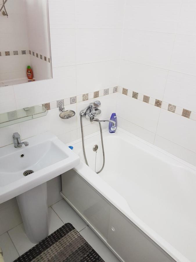 Bishkek Sunny Apartment In The Center Exterior foto